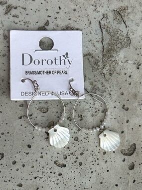 NWT~Dorthy Mother of Pearl Shell Hoop Earrings - White